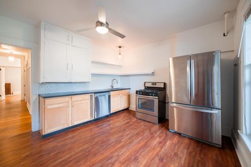 Three Bedroom Apartment Available – photo 1