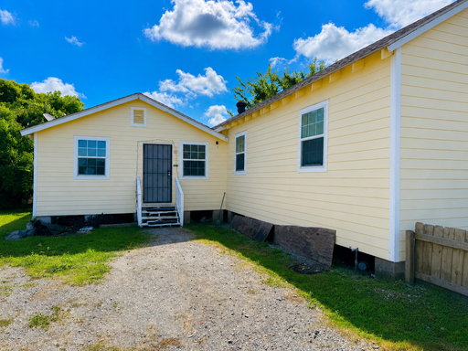 (Housing Voucher Accepted) Spacious Home w/ Large Fenced Backyard – photo 1