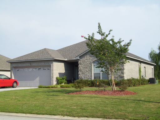3 Bedroom in Beautiful neighborhood in Castle Bay, minutes to beaches and shopping.