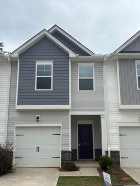 Nice 3 bedroom, 2.5 bath townhome in Greenville – photo 1