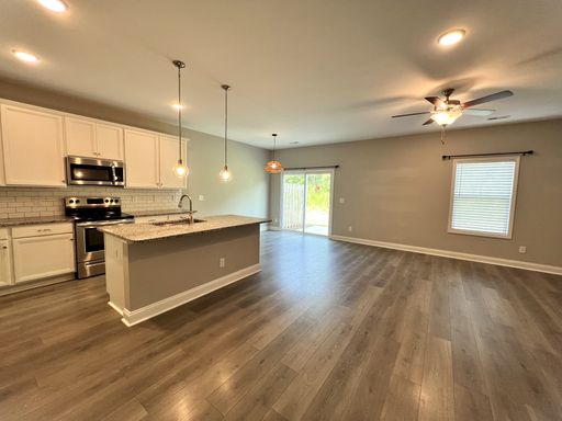 Wonderful Lewis Creek Home – photo 1