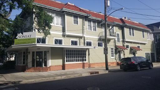 Spacious 1 bedroom 2nd floor apartment with high ceilings and lots of natural light. – photo 1