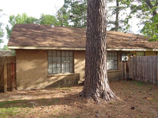 Charming Duplex in Established Conroe Neighborhood – photo 1