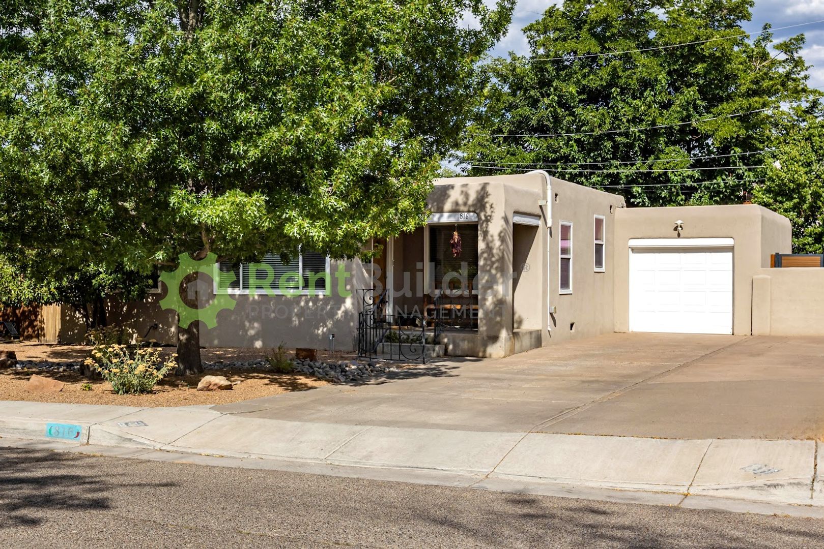 Albuquerque House: 816 Loma Vista Dr. NE