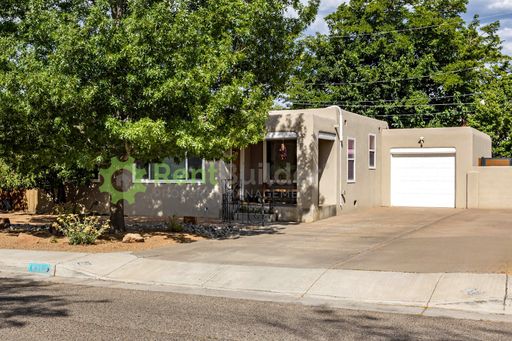 Lease Pending - Please Apply At Your Own Discretion – photo 1