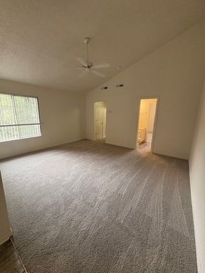 Mayfair at Hawthorne Apartments – photo 1