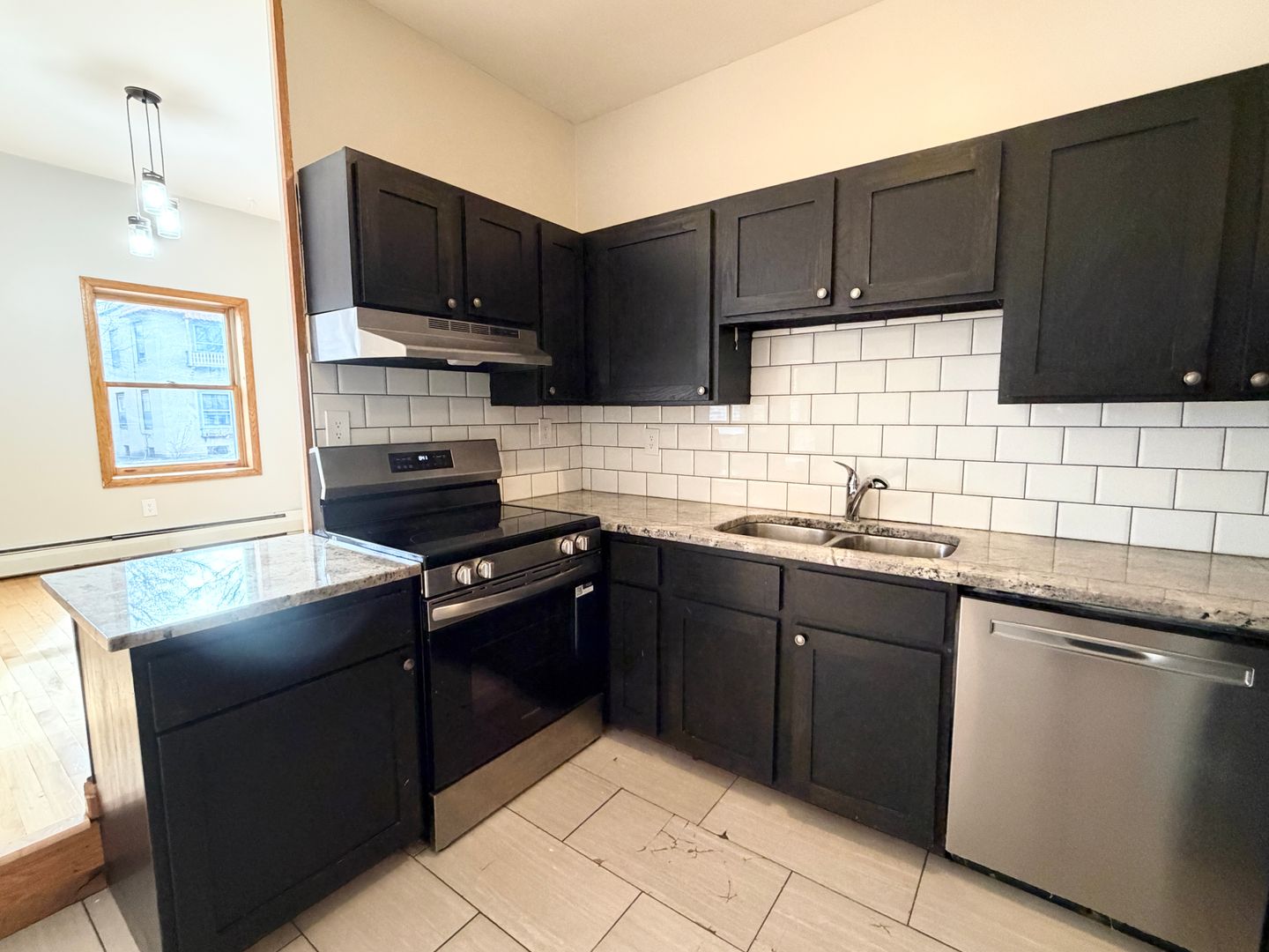 Minneapolis Apartment: 2514 Emerson Ave S.