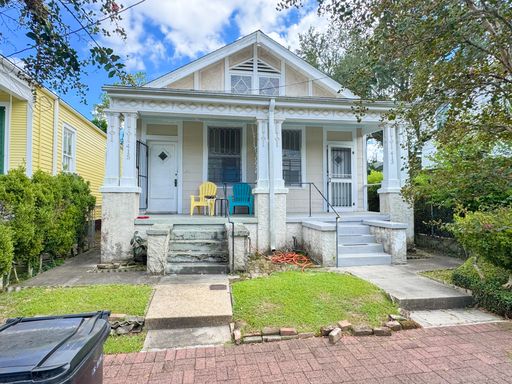 Charming Uptown Shotgun with Spacious Backyard – photo 1