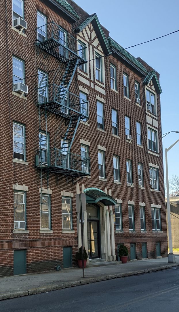 Bloomfield Apartment: 9 Dodd Street