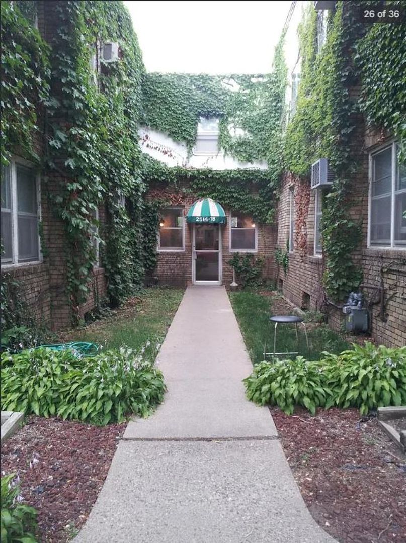 Minneapolis Apartment: 2514 Emerson Ave S.