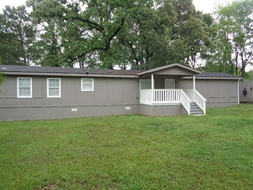 COZY COUNTRY PROPERTY NEAR THE LAKE!