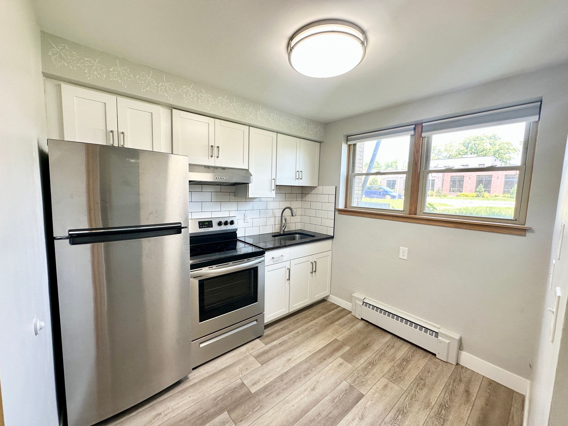 Saint Paul Apartment: 636 Larpenteur Ave W