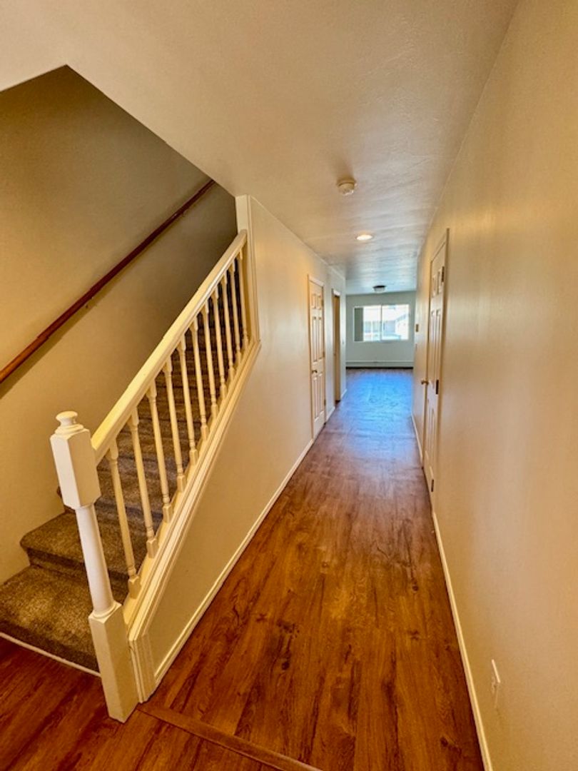 Centrally Located 3 Bedrooms 2 1/2 Bathrooms Townhouse 