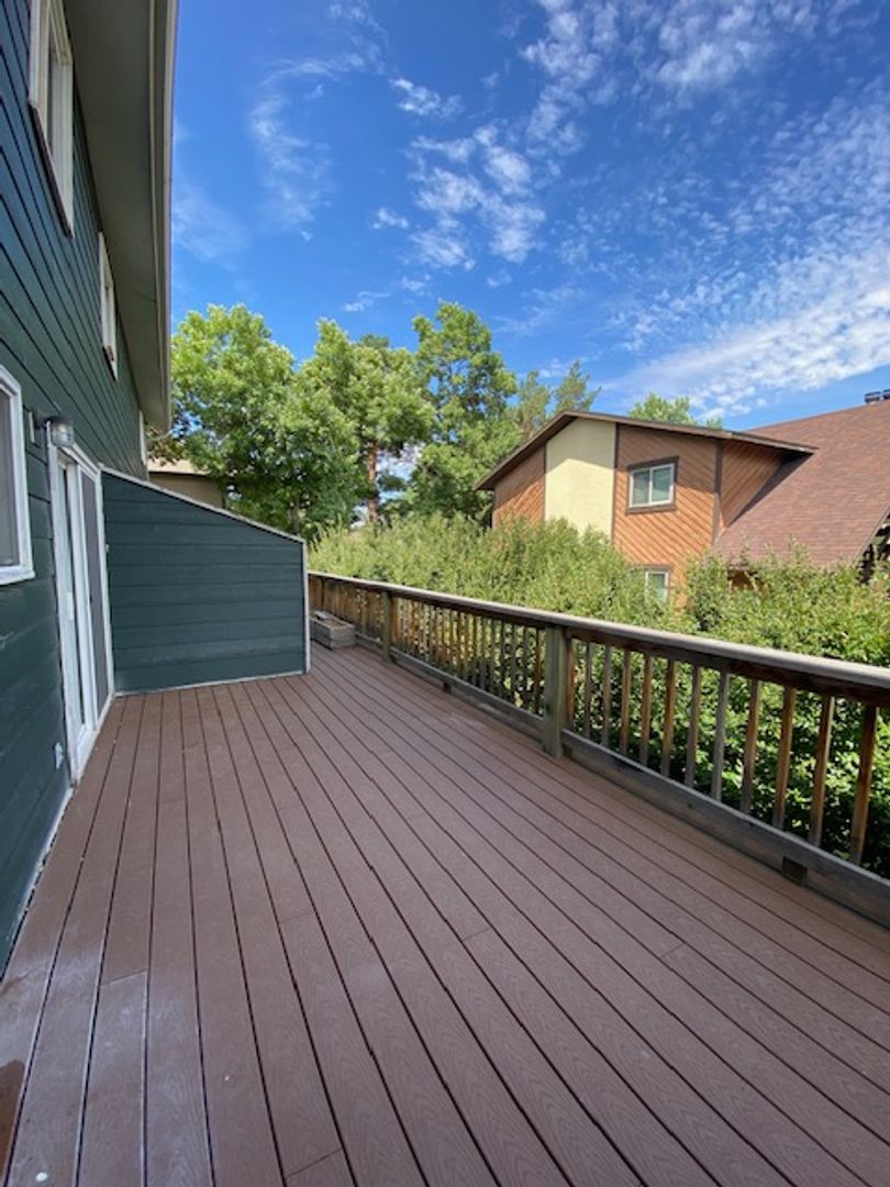 3 Bedroom 2 1/2 Bathroom Townhouse- CLOSE TO MSU-
