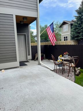 1 Bedroom, 1 bathroom Spacious Apartment - Apartment above garage space. – photo 1