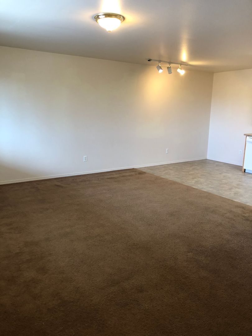 Belgrade House: 916 Shirley Unit G