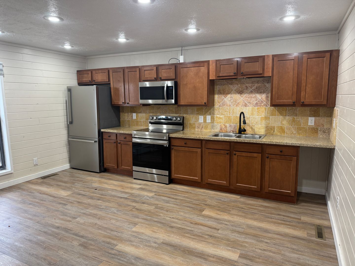 Bolivar Apartment: 1623 S. Pike Ave.