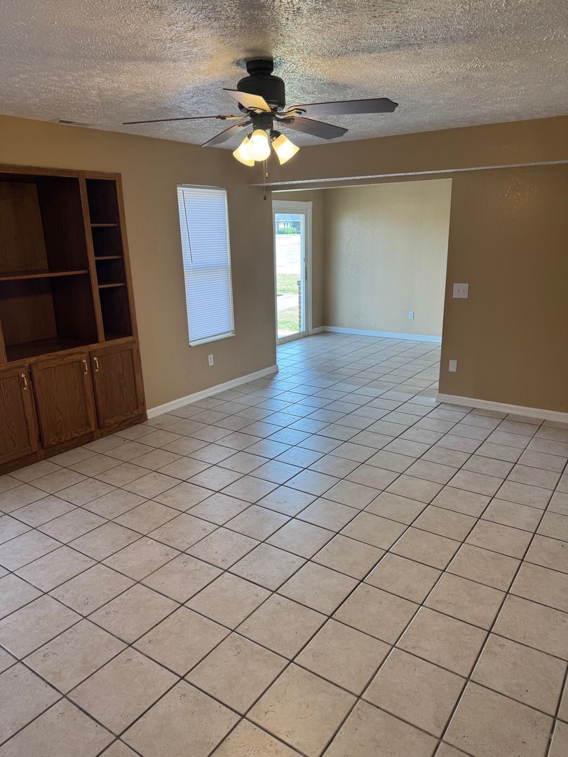 Bolivar Apartment: S. Maple Tree Ln.