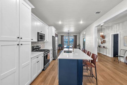 Listing photo thumbnail