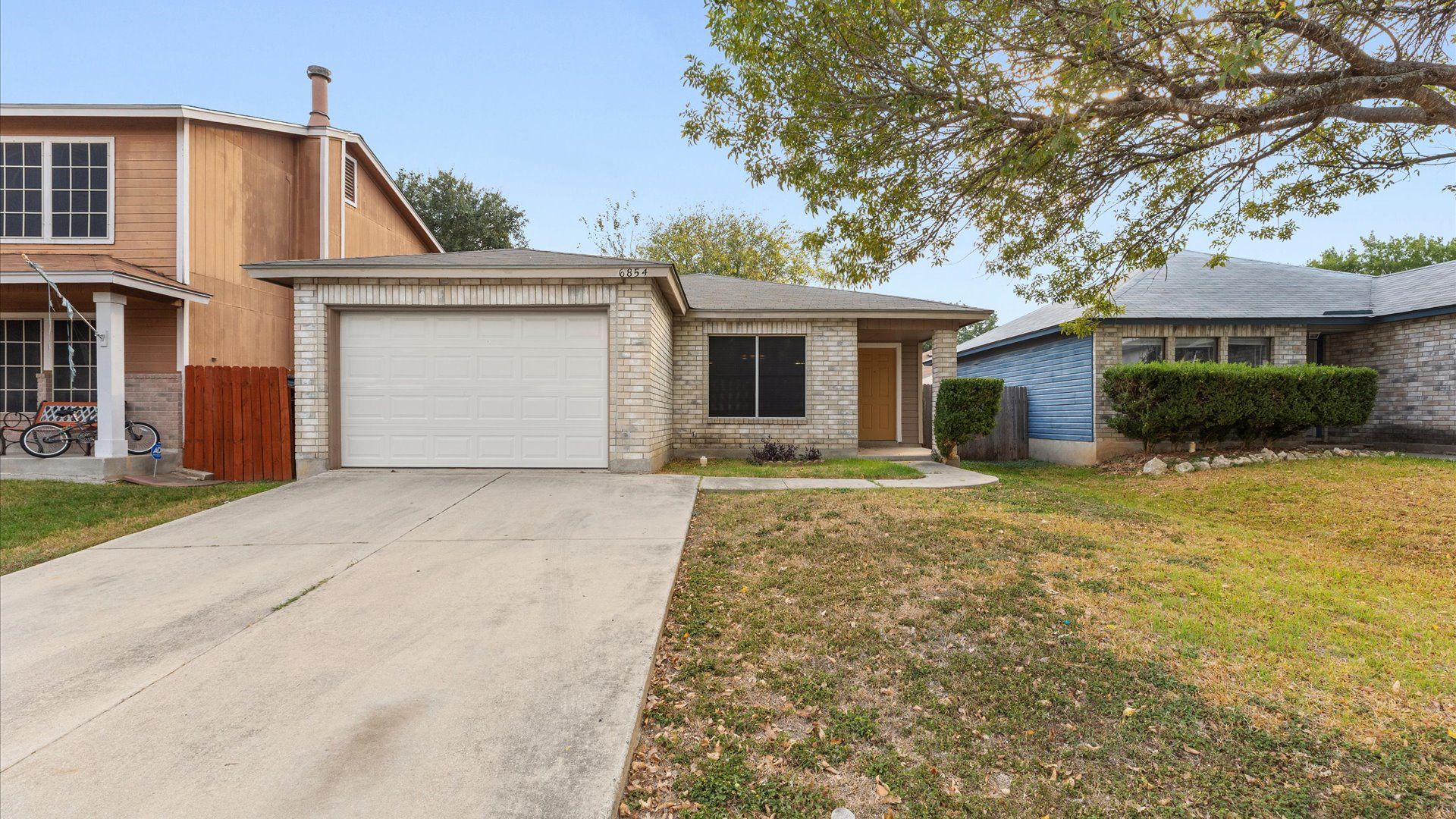 Converse House: 6854 Cape Meadow