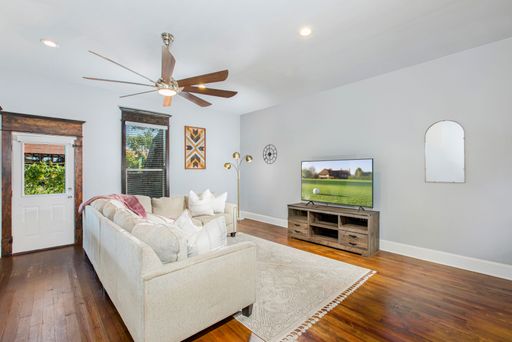Listing photo thumbnail