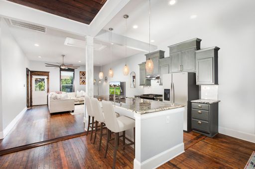 Listing photo thumbnail