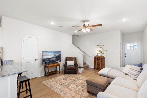Listing photo thumbnail