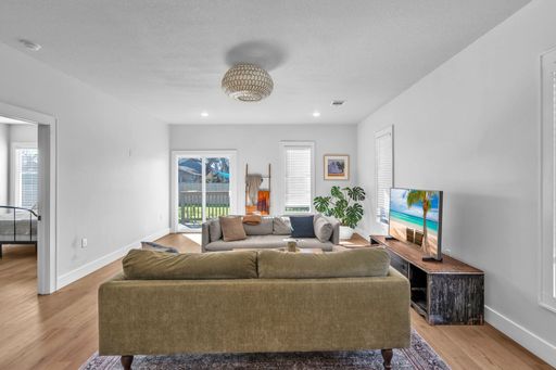Listing photo thumbnail
