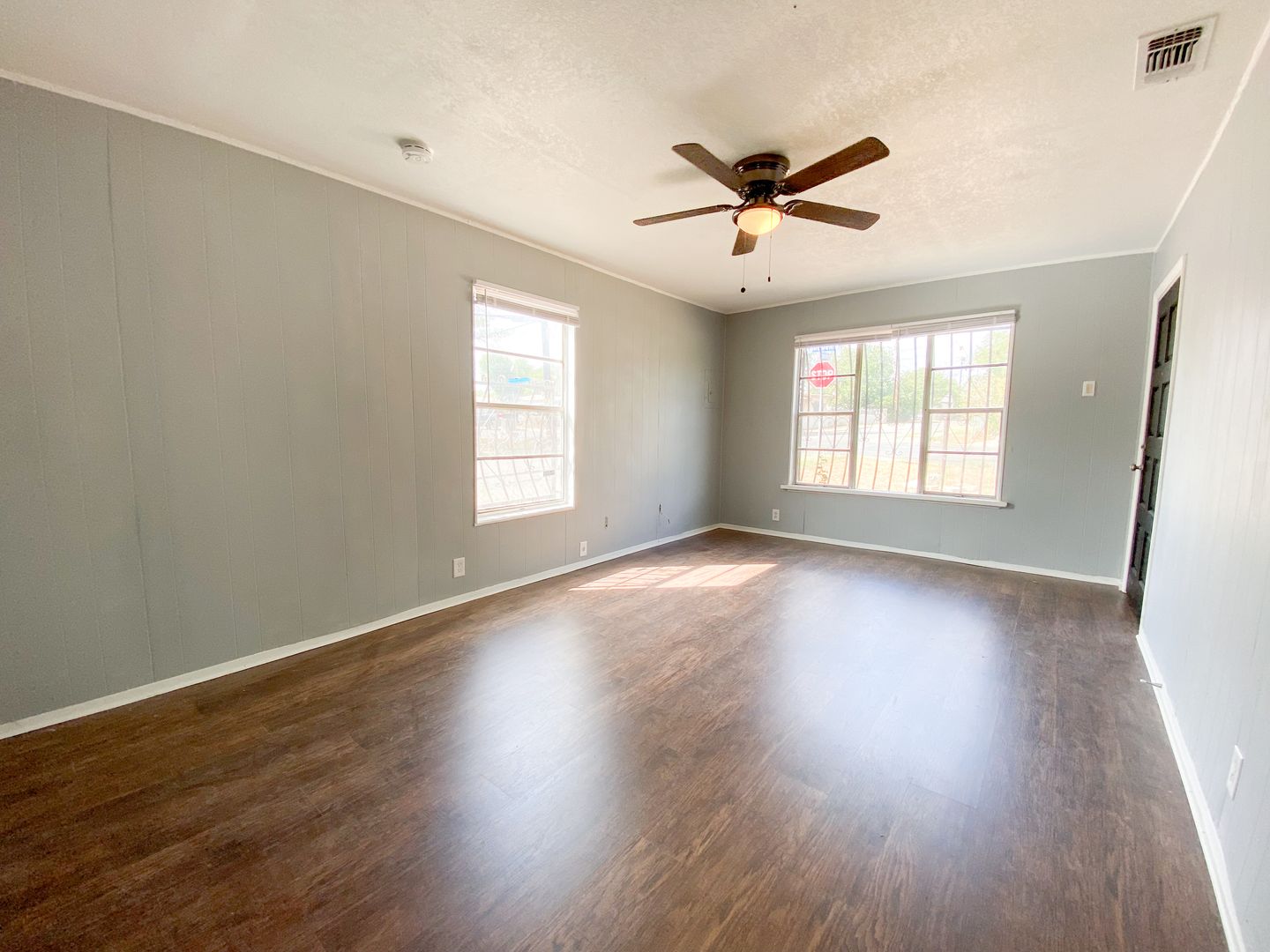 San Antonio House: 338 Continental Ave