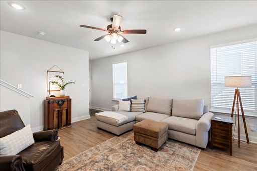 Listing photo thumbnail