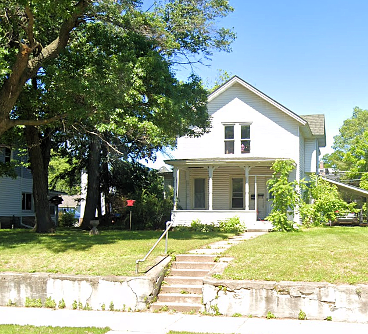 Chippewa Falls Apartment: 316-316 1/2 W Columbia Street