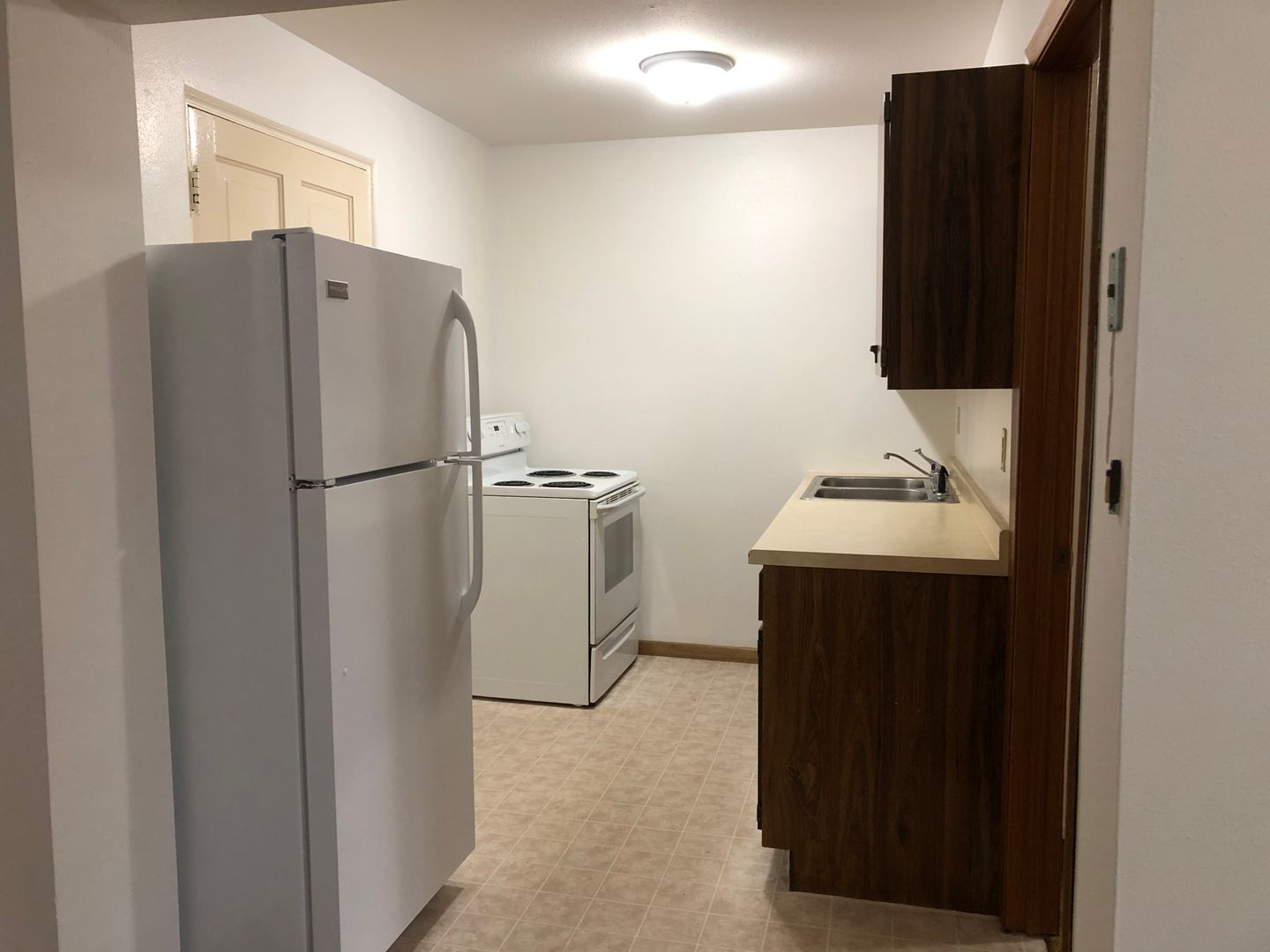 Chippewa Falls Apartment: 912 Pearl Street