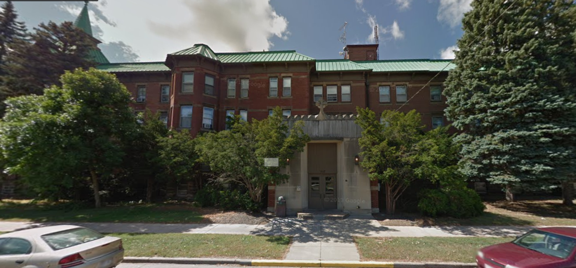 Chippewa Falls Apartment: 912 Pearl Street