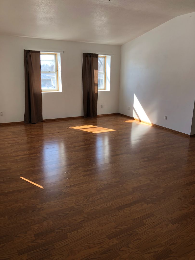 Strum Apartment: 534-5th Avenue N