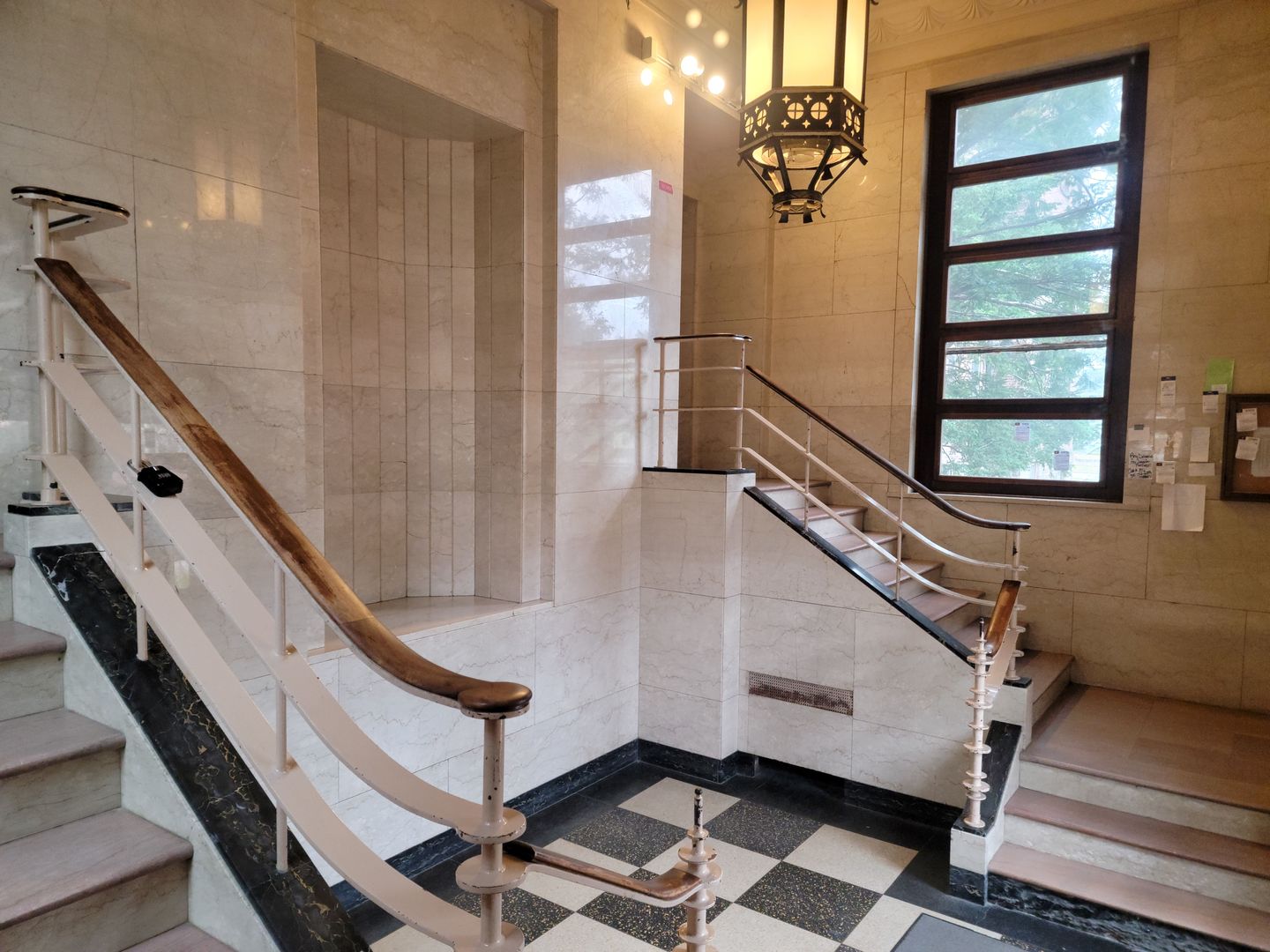 Chippewa Falls Apartment: 912 Pearl Street