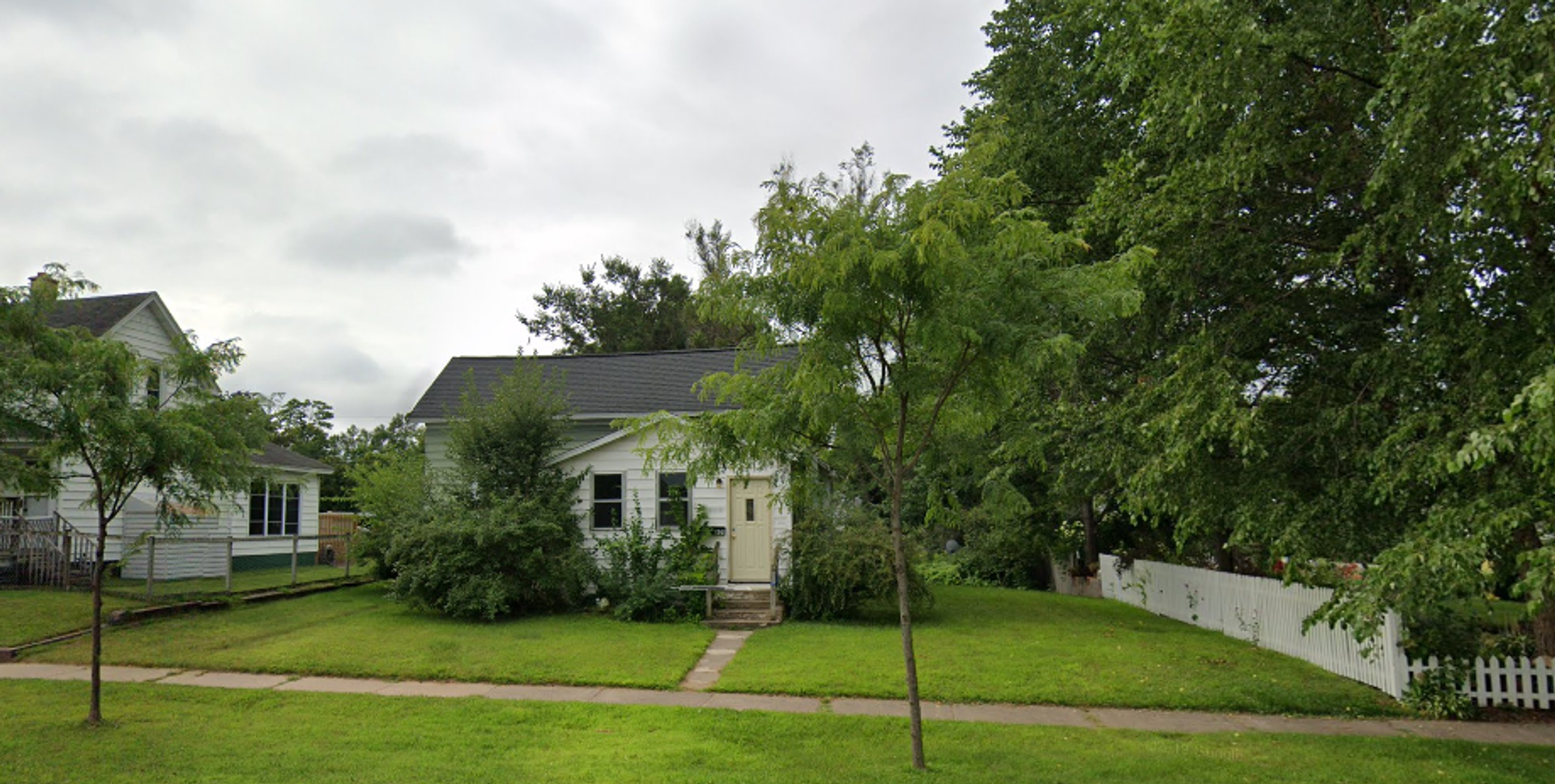 Eau Claire House: 809 Broadway Street