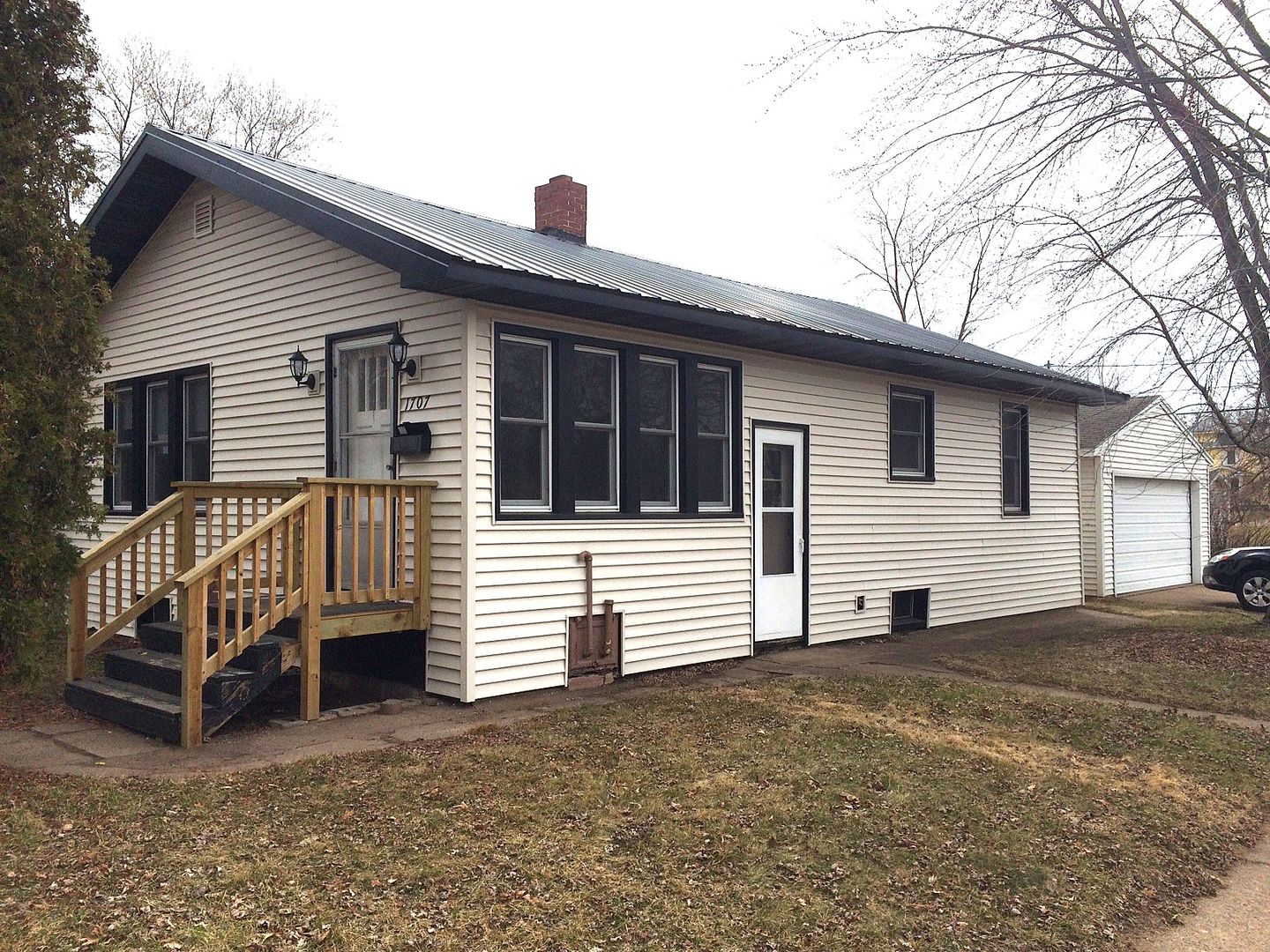 Eau Claire House: 1707 Emery Street