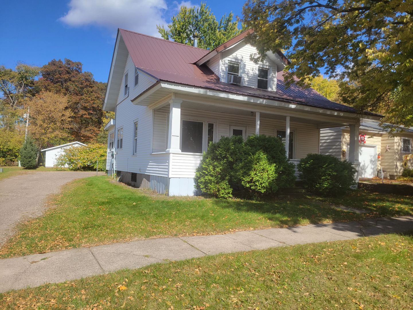 Bloomer Apartment: 713-713 1/2 13th Avenue