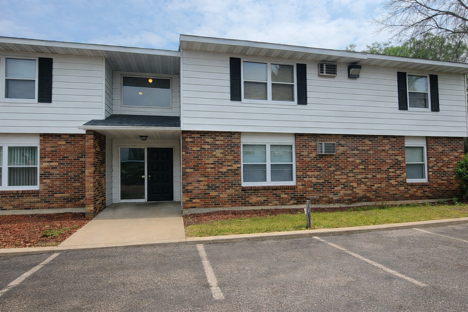 Eau Claire Apartment: 3303 Brian St.