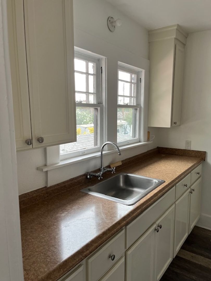 Lodi Apartment: 530 S School St