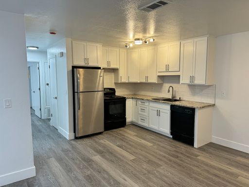 Carrington Living - 2 Bedroom 1 Bathroom – photo 1