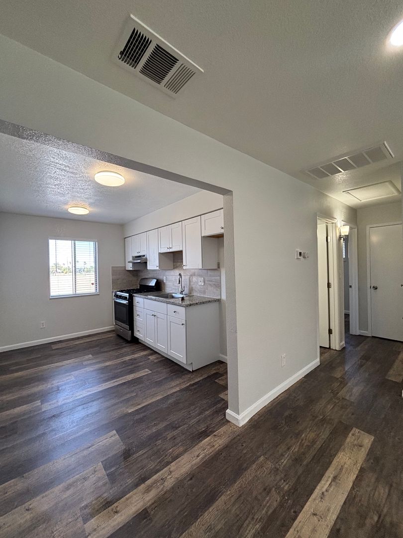 Los Banos Apartment: 1548 Canal Farm Lane