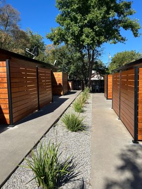 Fully Renovated 1 Bed | 1 Bath Apartment – photo 1