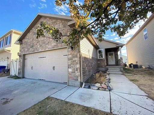5 Bed / 3 Bath Eagle Mountain Townhouse! – photo 1