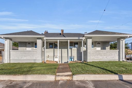 Updated 2 Bed / 1 Bath in Midvale with Incentive! – photo 1