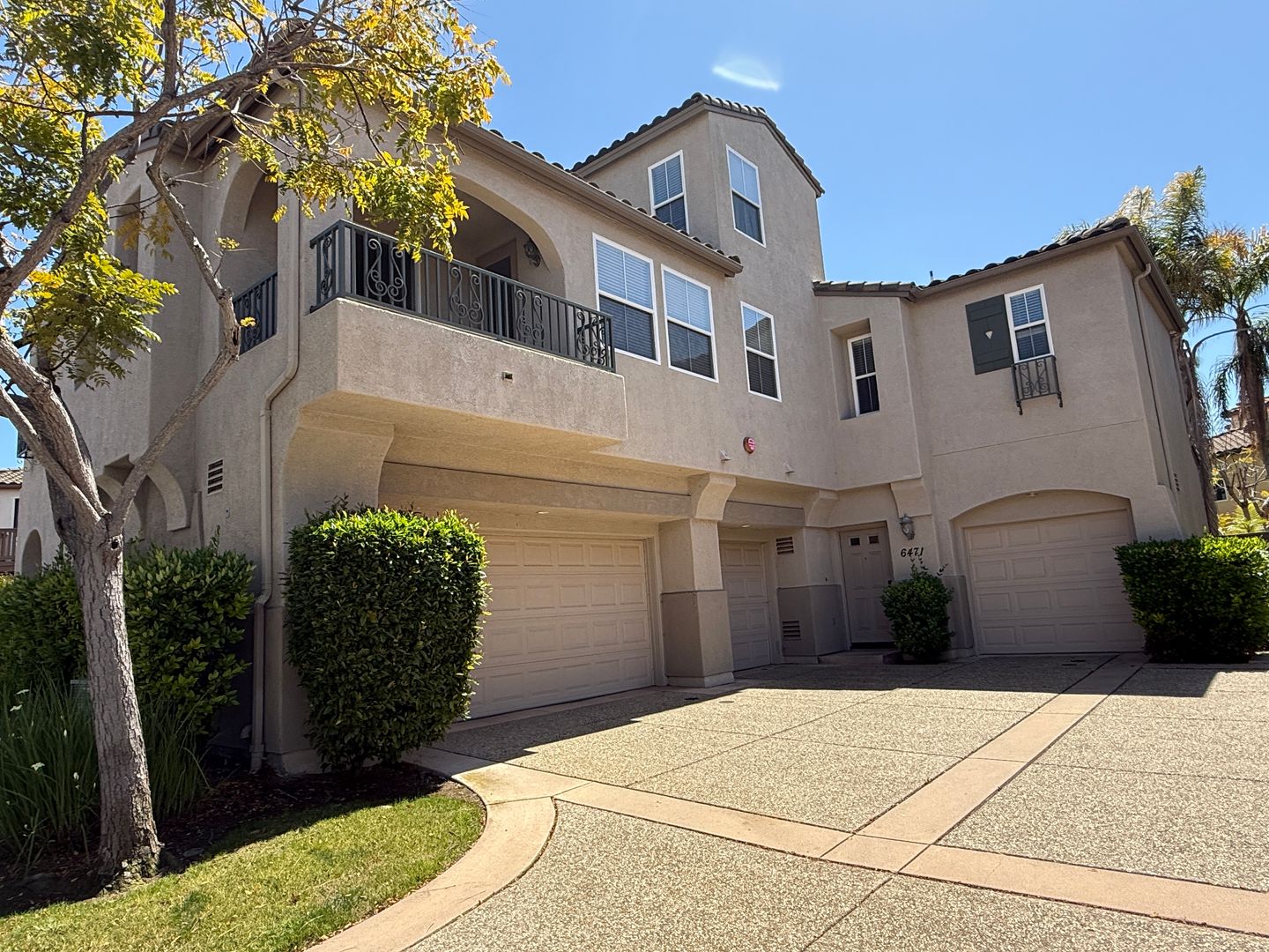 Carlsbad Townhome: 6471 Terraza Portico