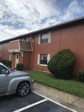 MOVE IN SPECIAL!!arge Refurbed 3 bedroom / 2bath Unit in Pine Caste - Second Floor – photo 1