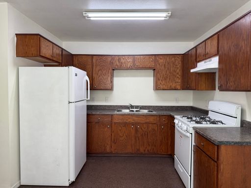 Northeast 3 Bedroom 2 Bath – photo 1