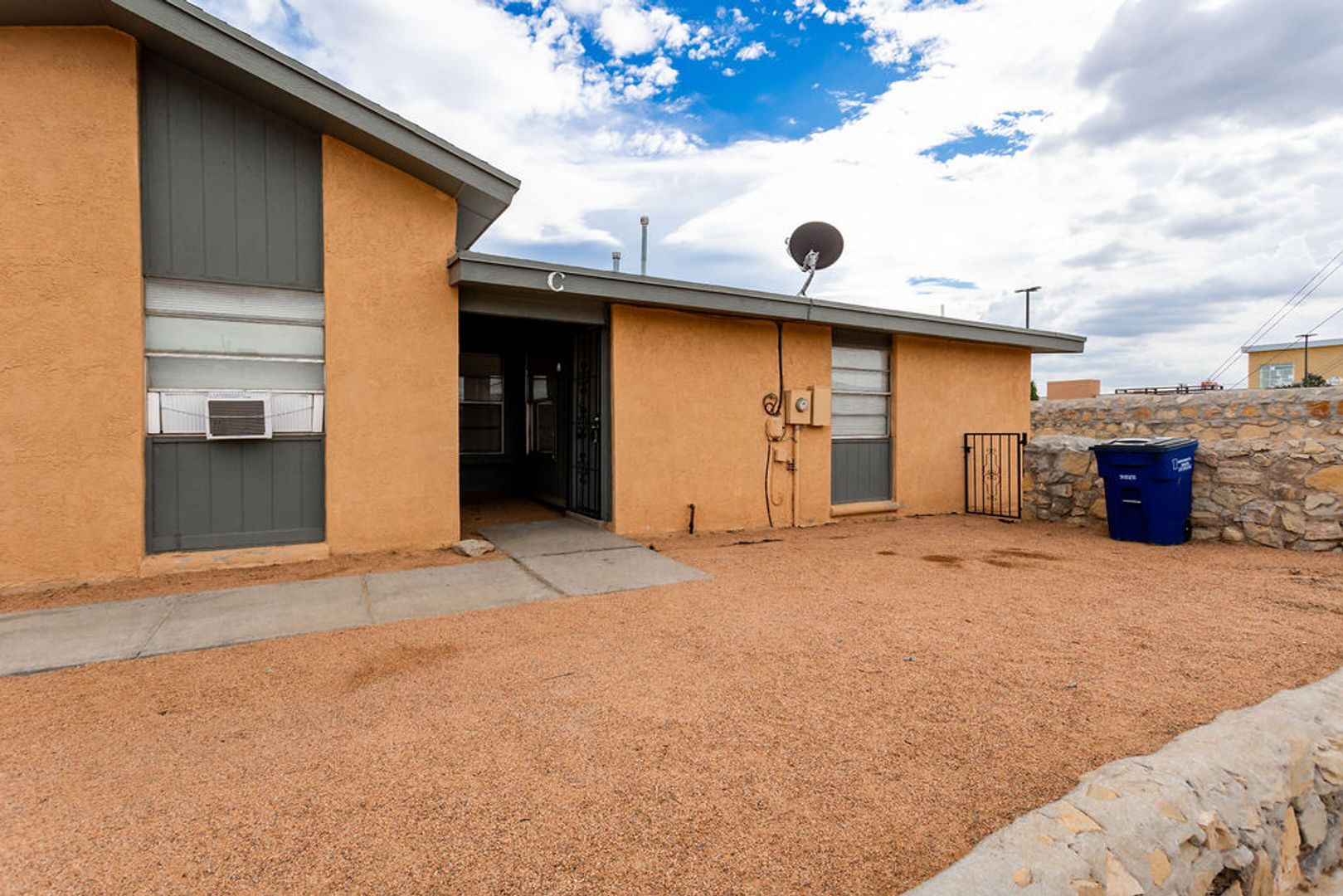 El Paso Apartment: 2009 Lake Omega Street