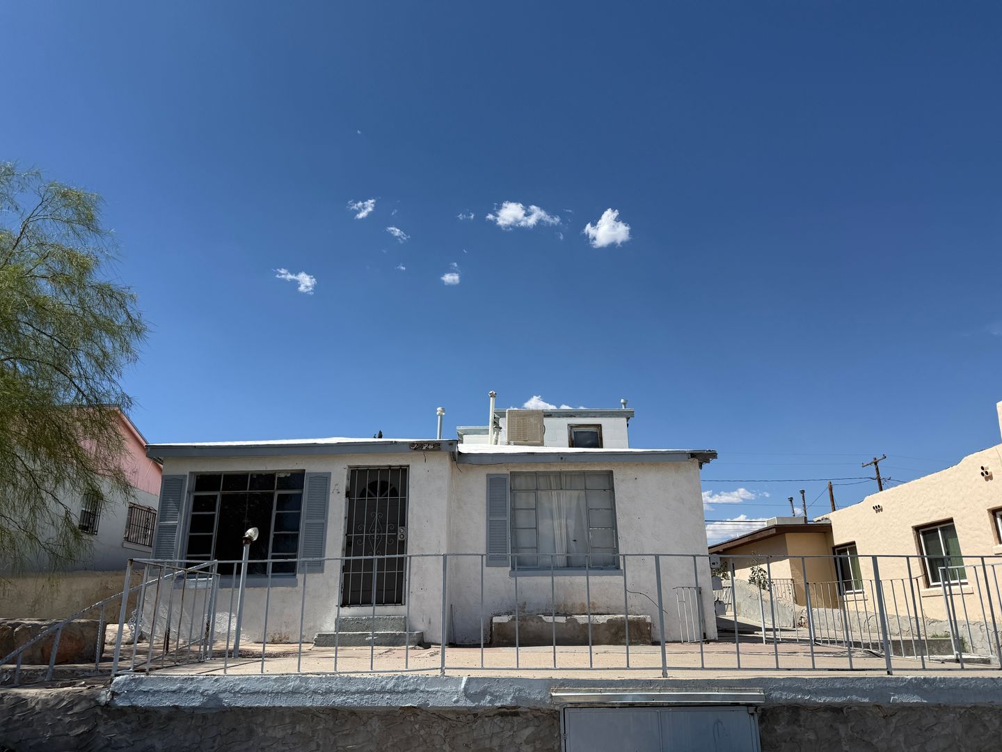 El Paso Apartment: 2423 Copper Avenue